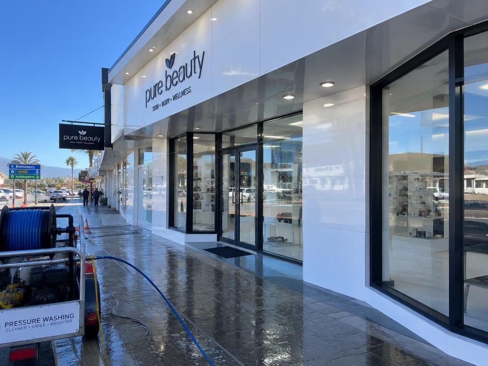 Commercial shopfront clean, Vincent